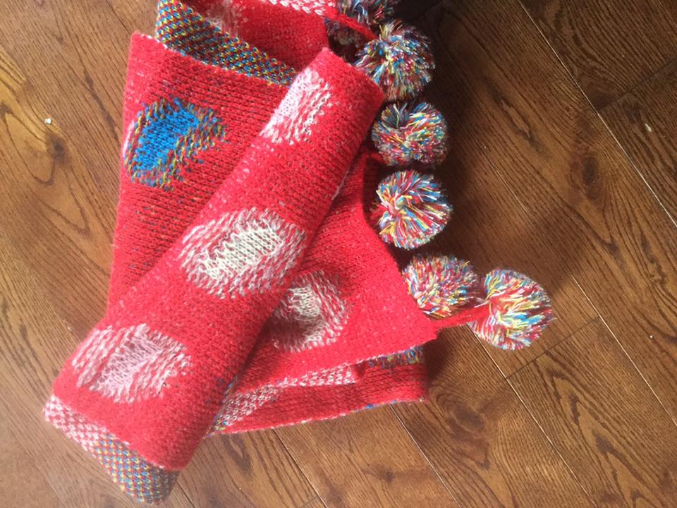 Foulard rouge à pompons
